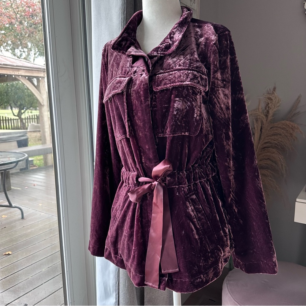 ⭐️LOFT velvet utility jacket